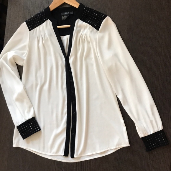 Dressy White Button Down With Black Details - Picture 1 of 7